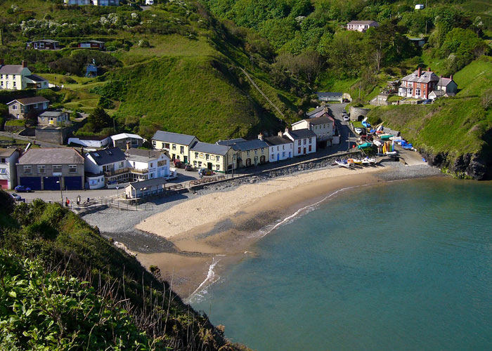 LLANGRANNOG, SY'N GARTREFOL I'R GANOLFAN IAITH GYMRAEG (GWELWCH RIFYN 4)